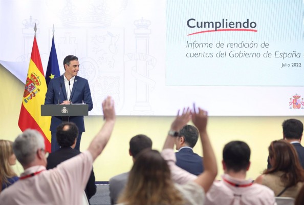 Sánchez carga contra Botín y Galán por no apoyar los impuestos: 