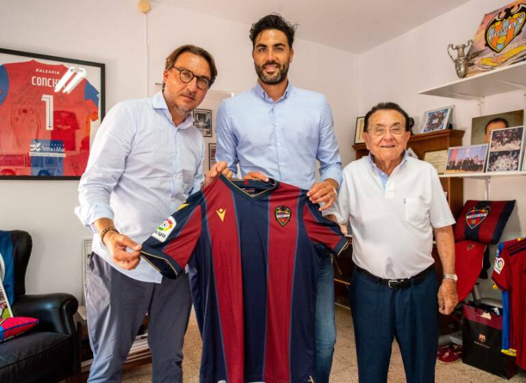 Iborra, cedido al Levante con opción de compra