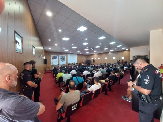 Policías locales y Gobierno municipal acuerdan la actualización de categorías y de horas extras
