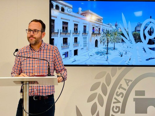 Elche ultima la rebaja de los bonos del autobús un 30% y concede licencia para una nueva residencia