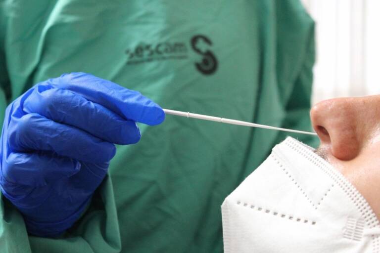 Descienden los contagios y las hospitalizaciones en la Comunitat pero se registran 38 fallecidos más