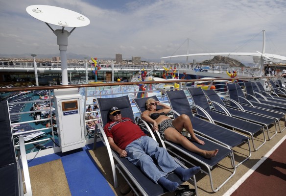 Alicante cierra la llegada de 58 cruceros con 116.000 pasajeros y ultima otro pacto para ser puerto base  