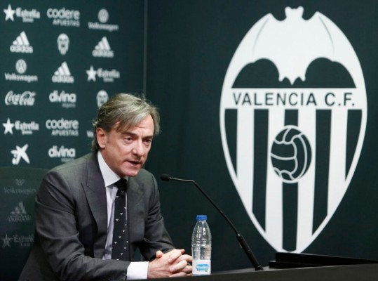García Pitarch también presenta su renuncia pero Lay Hoon no la acepta
