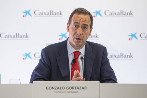 CaixaBank prevé un impacto de hasta 450 millones por el 