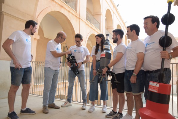 La UPCT crea unas boyas submarinas para monitorizar las aguas del Mar Menor