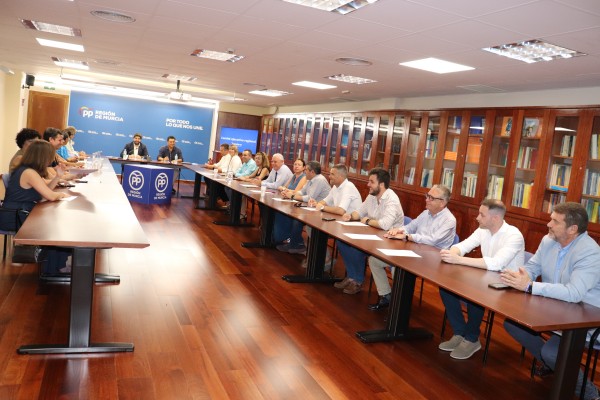 López Miras inicia la 'Operación elecciones' en el PP