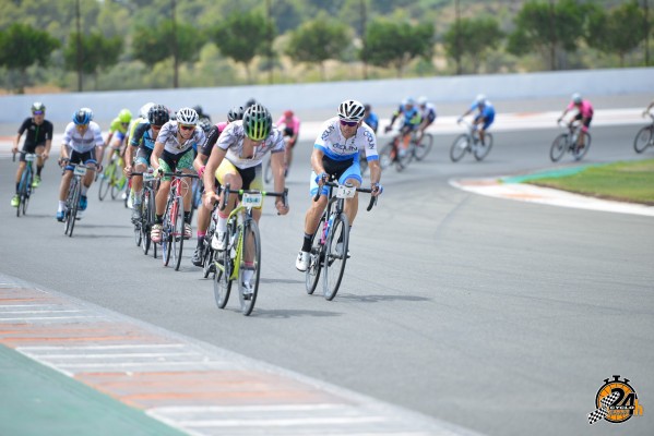 El Circuit celebra este fin de semana las 24 Horas Cyclo Circuit con más de 400 ciclistas