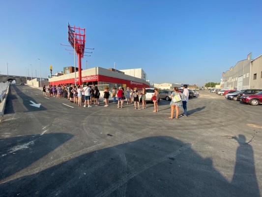 El Parque Comercial de Alcantarilla abre con colas: se estrenan McDonald's y Embargos a lo Bestia
