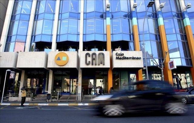 El Banco de España sanciona con hasta 27.000 euros a ex directivos de la CAM