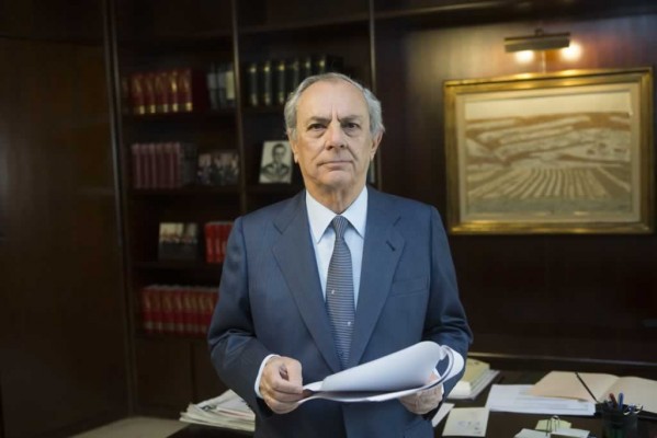 La renuncia de un excatedrático de la UMU aumenta las dudas sobre la composición del Constitucional