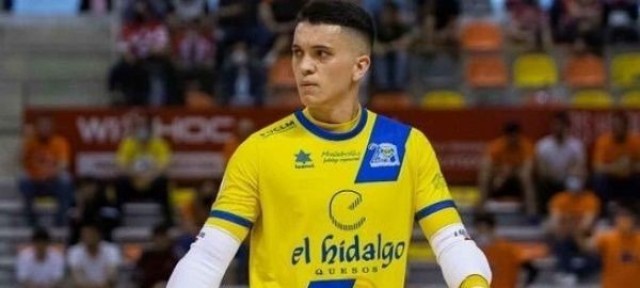 Antonio Navarro, portero murciano del Manzanares, jugador revelación de Primera 
