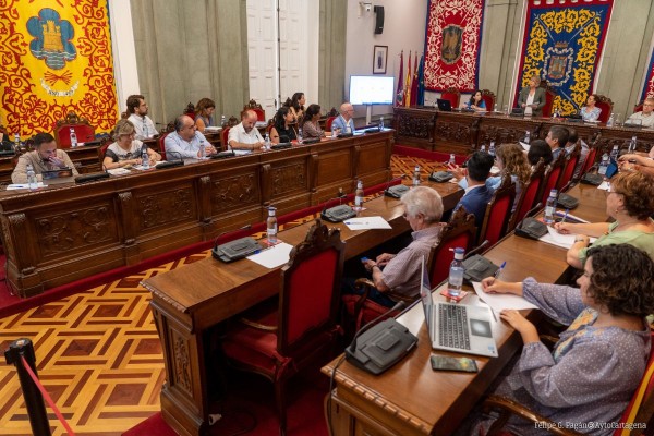 El cese de Torralba tras los últimos incidentes de seguridad, la situación del CATE o el respaldo al Gorguel, hoy a debate