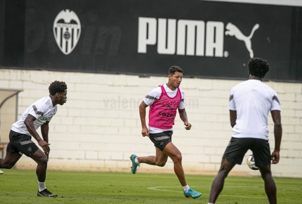El Valencia CF no descarta una cesión para Marcos André