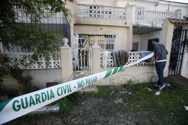Dos muertos en el incendio de una casa 'ocupada' e iluminada con velas en Torrevieja