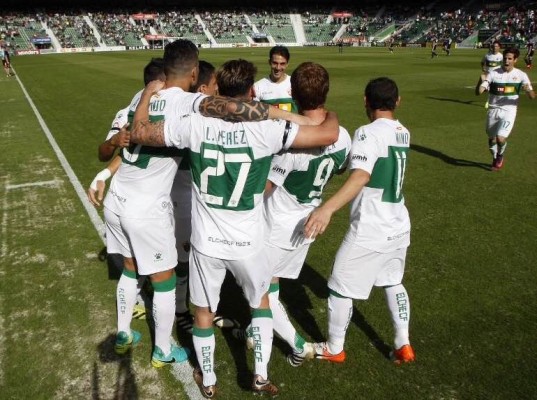 El Elche afronta ante rivales directos un enero clave en sus aspiraciones