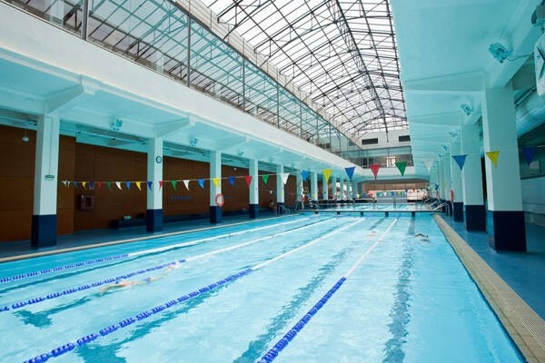 València negocia para reabrir las piscinas de Ayora y Abastos pasado el verano 