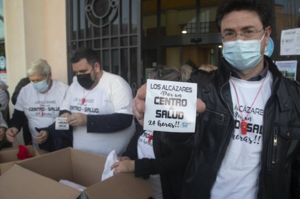 Los Alcázares sale a la calle de nuevo para reclamar una atención sanitaria 24 horas en el municipio