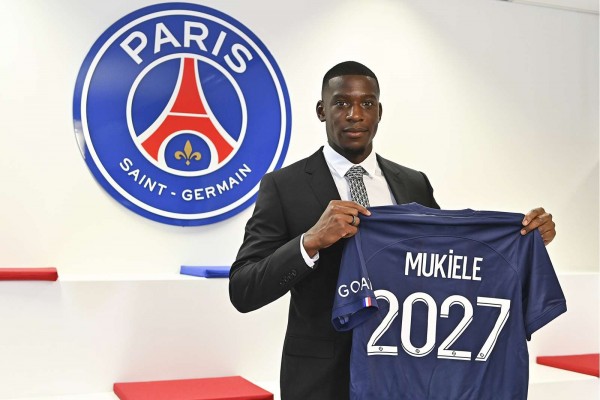 El PSG contrata al defensor francés Mukiele, procedente del RB Leipzig
