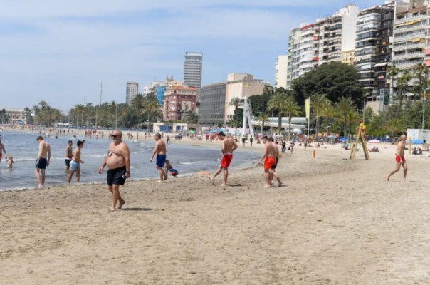 Alicante, la ciudad más buscada por los británicos para sus vacaciones de agosto, según Jetcost