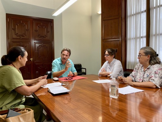El Ayuntamiento subvencionará el parking de la Reina a compradores del Mercado Central 