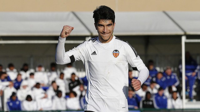 Mourinho pone los ojos en Carlos Soler según la prensa inglesa