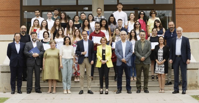 Banco Santander ha invertido más de 200.000 euros en becas y premios para el estudiantado de la UJI

