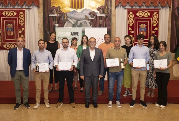 Los aceites Essentia Oleum, B y Finca Varona la Vella reciben el I Premio AOVE de la Diputación