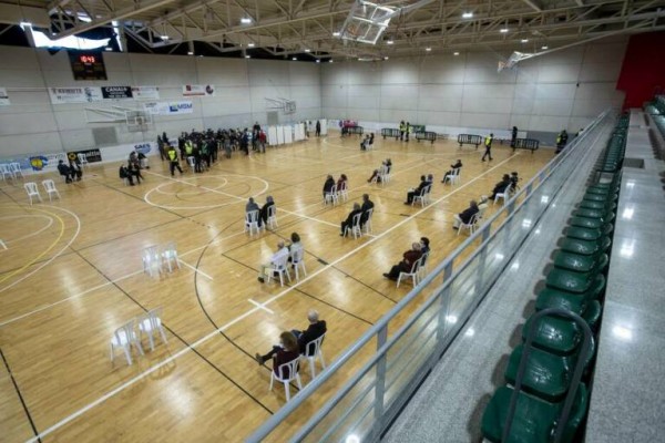 El Palacio de los Deportes de Murcia da cobijo a 50 personas sin hogar ante la ola de calor