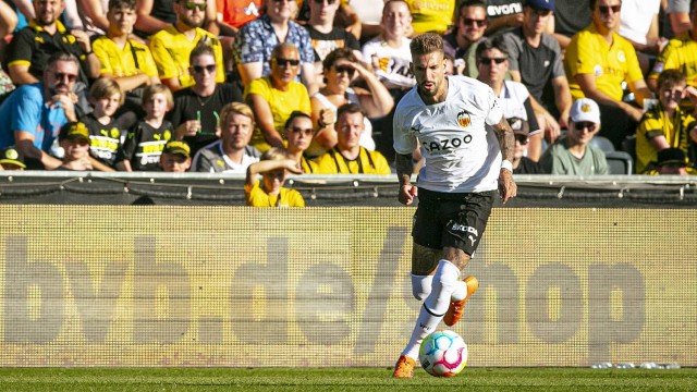 Ecuador de la pretemporada en el Valencia sin salidas, con Castillejo y un nuevo estilo