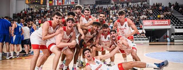 España alcanza la cima