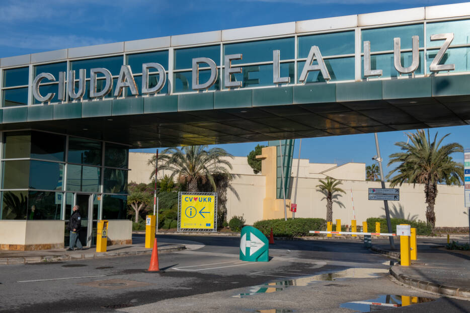 El acceso al complejo de Ciudad de la Luz. Foto: RAFA MOLINA - 