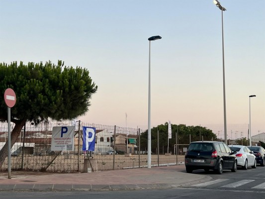 Un nuevo aparcamiento disuasorio dará cabida a 150 vehículos en Lo Pagán durante el verano