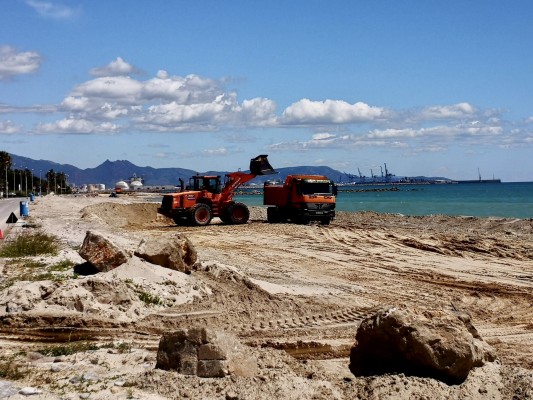 Almassora alega la nueva norma de Costas por la afección del puerto y la regresión en sus playas