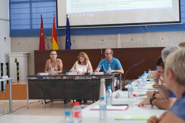 Los interinos rechazan la oferta de 266 plazas aprobada por Educación: 