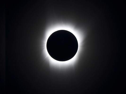 El año 2017 dejará cuatro eclipses, una superluna y varias lluvias de meteoros