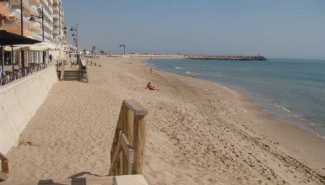 El Perelló y Mareny proponen instalar arrecifes artificiales para frenar la erosión de las playas