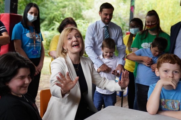 Liz Truss incrementa su ventaja como favorita para suceder a Johnson al frente del Gobierno británico