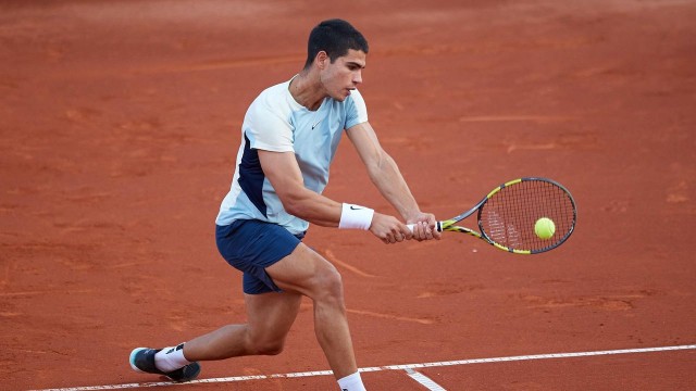 Un sólido Alcaraz alcanza los cuartos en Hamburgo superando en dos sets al serbio Krajinovic