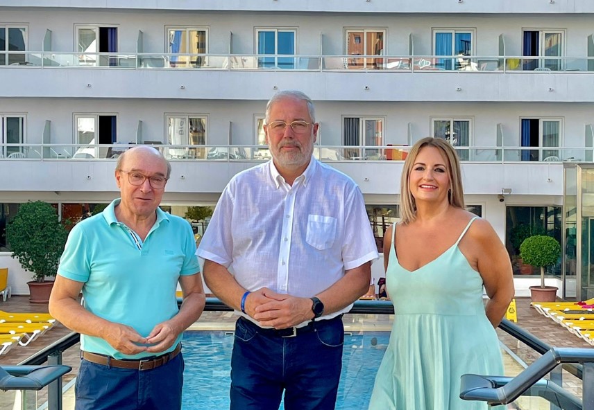 Hoteleros de la Comunitat y las organizaciones de mayores preparan un Imserso paralelo y privado