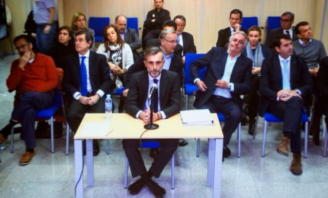 El juez del 'caso Noos' embarga una vivienda al exdirector de Cacsa para responder de su fianza