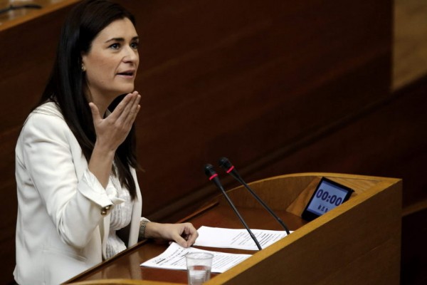 Les Corts piden que el Gobierno levante la suspensión del decreto de sanidad universal