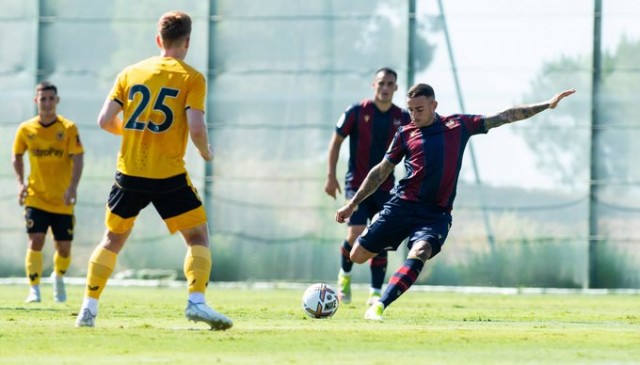 El Levante se impone al Wolverhampton en un accidentado amistoso