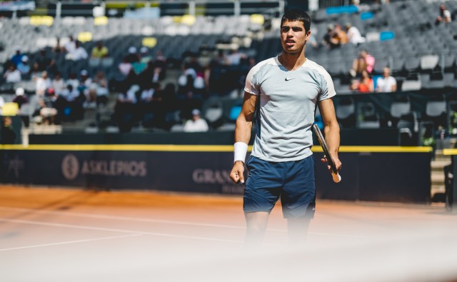 Carlos Alcaraz remonta ante Kuhn en su estreno en el ATP 500 de Hamburgo