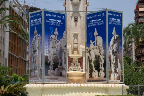 El bipartito de Alicante descarta daños en la fuente de Luceros por las 'mascletàs' tras una inspección