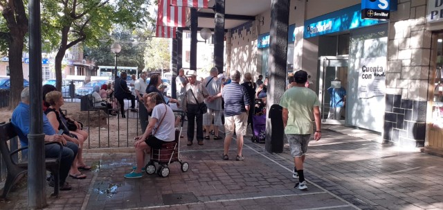 Los vecinos de la Zona Norte de Alicante reclaman más servicio bancario ante el cierre de oficinas 