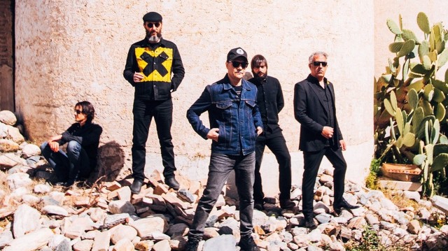 Los Planetas aterrizan en los Conciertos de Viveros con un viaje por su trayectoria
