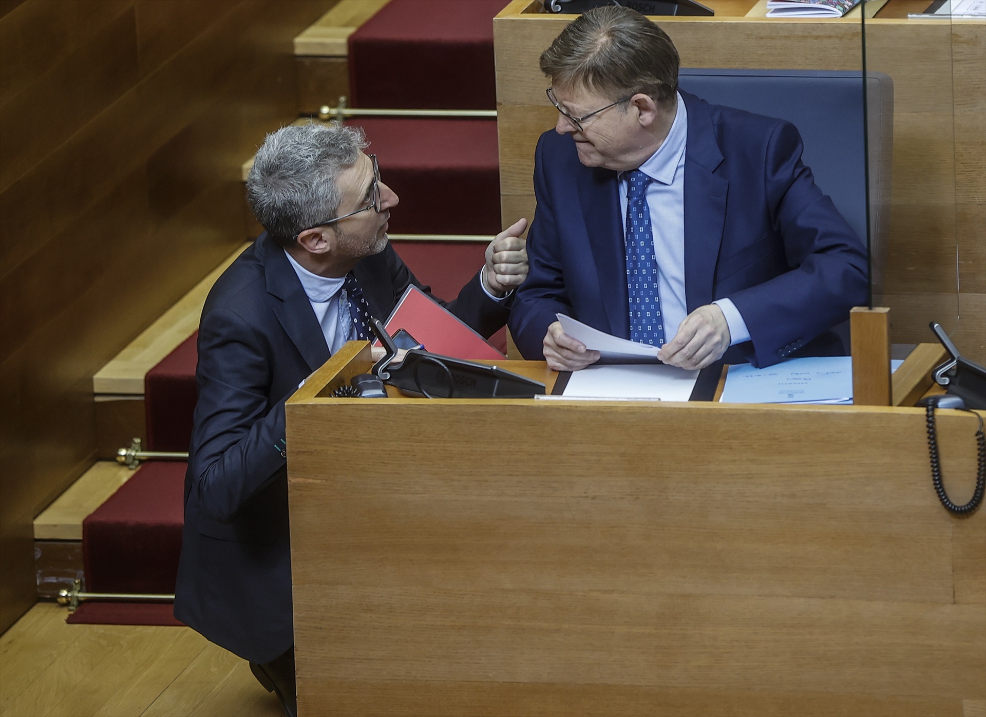 El conseller de Hacienda, Arcadi España, junto al presidente de la Generalitat, Ximo Puig. Foto: EP/ROBER SOLSONA - 
