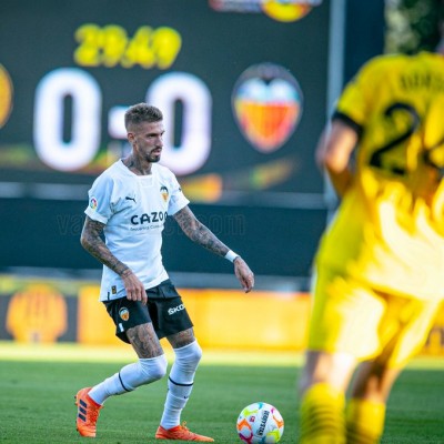 Samu Castillejo deja buen sabor de boca en su estreno