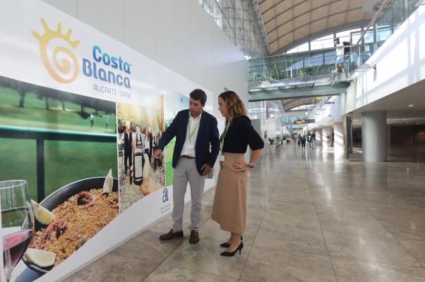 Costa Blanca activa una campaña en el aeropuerto con un alcance de 5 millones de pasajeros


