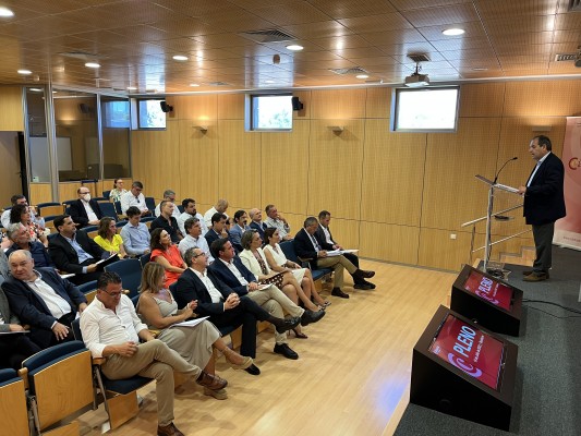 La Cámara de Alicante aprueba una declaración institucional contra la creación de la tasa turística 